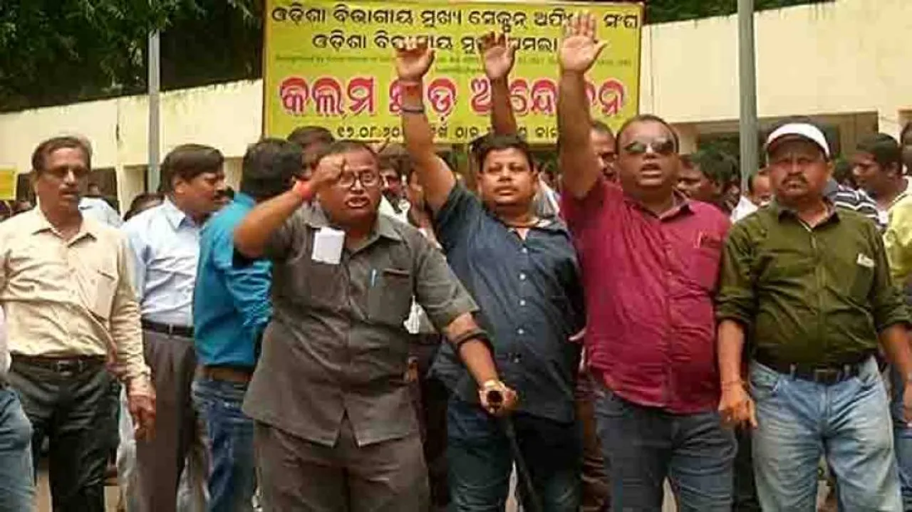 Agitating section officers allege superiors ignoring CM orders