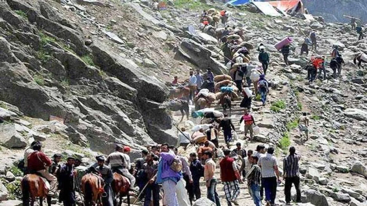 16 Amarnath pilgrims killed, 20 injured in accident