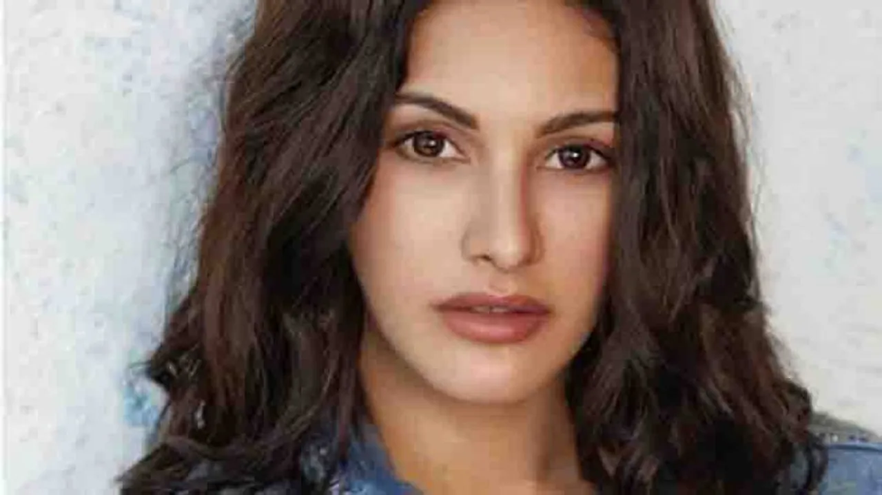 Amyra Dastur shoots more for 'Mental Hai Kya'