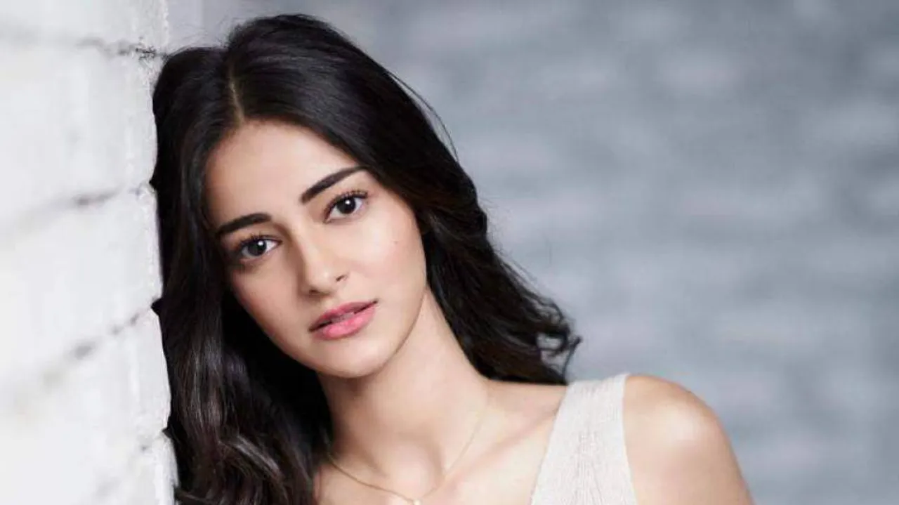 Watch Ananya Panday Shocked When Her Fan Pushes Her Staff To Give Her Something