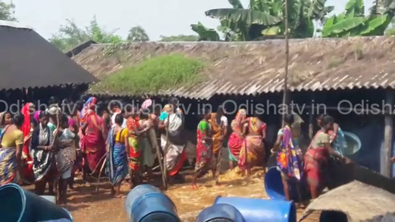 Women clash with police during anti-liquor protest, SDPO injured