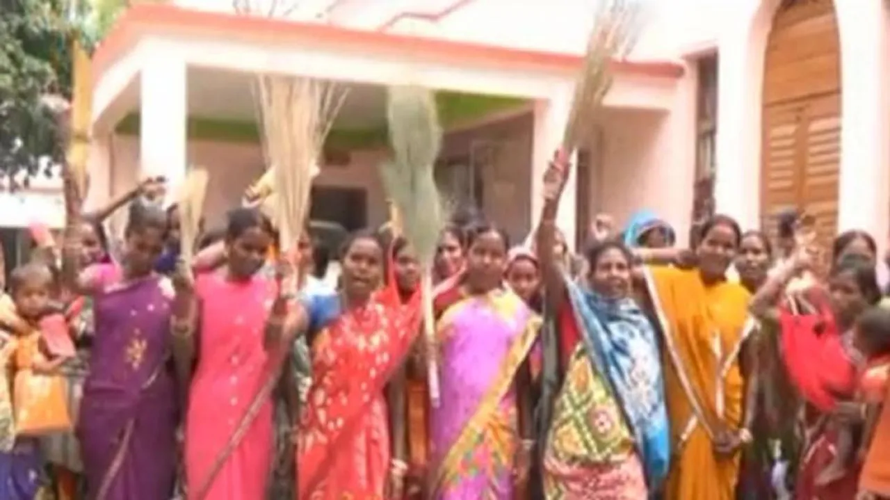 Women stage anti-liquor protest in Balasore, urge collector to take action