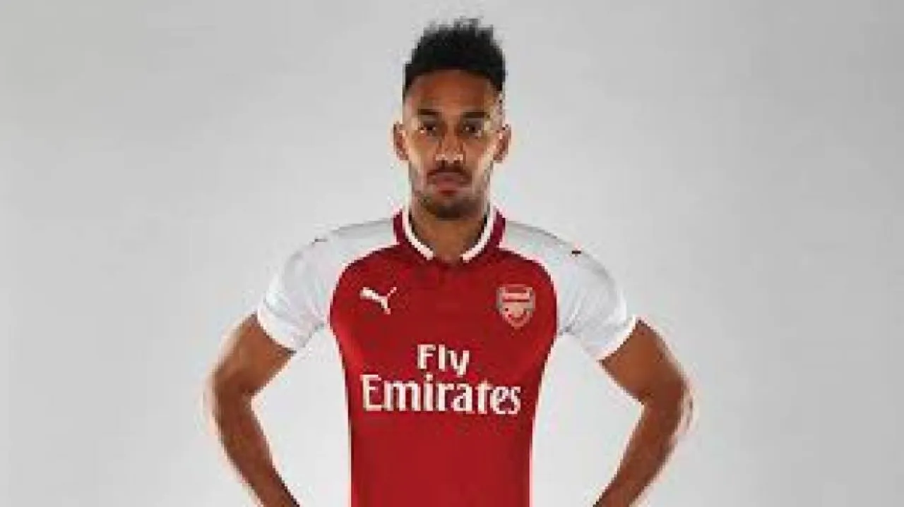 Arsenal sign Dortmund striker Aubameyang