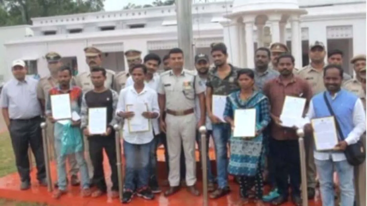 11 Good Samaritans rewarded for helping road mishap victims
