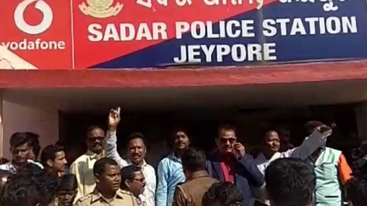 Locals gherao police station protesting inaction
