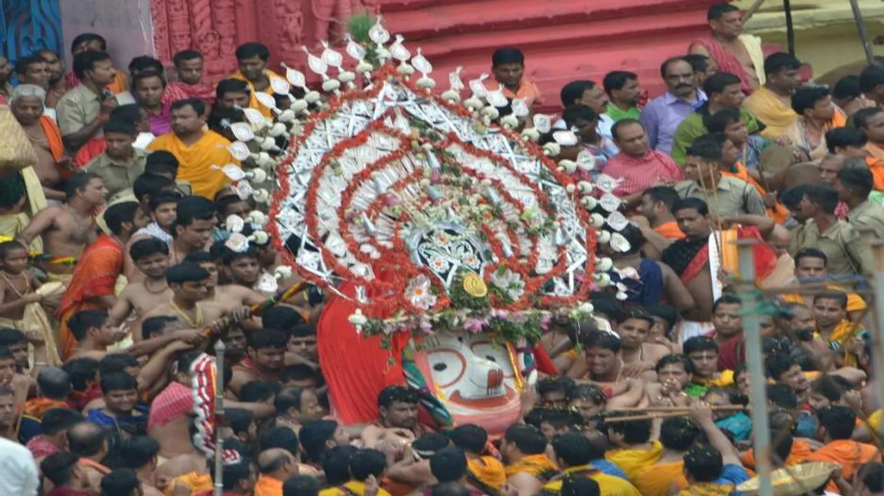 Servitors challenge SJTA, Gajapati’s decision on ‘touching deities’