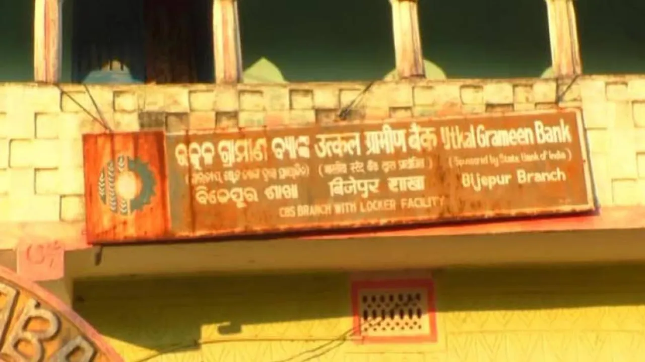 Bank manager shot during dacoity bid in Titlagarh