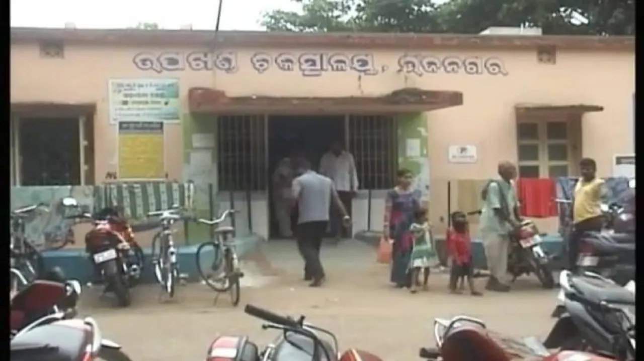 Another woman delivers baby near hospital gate