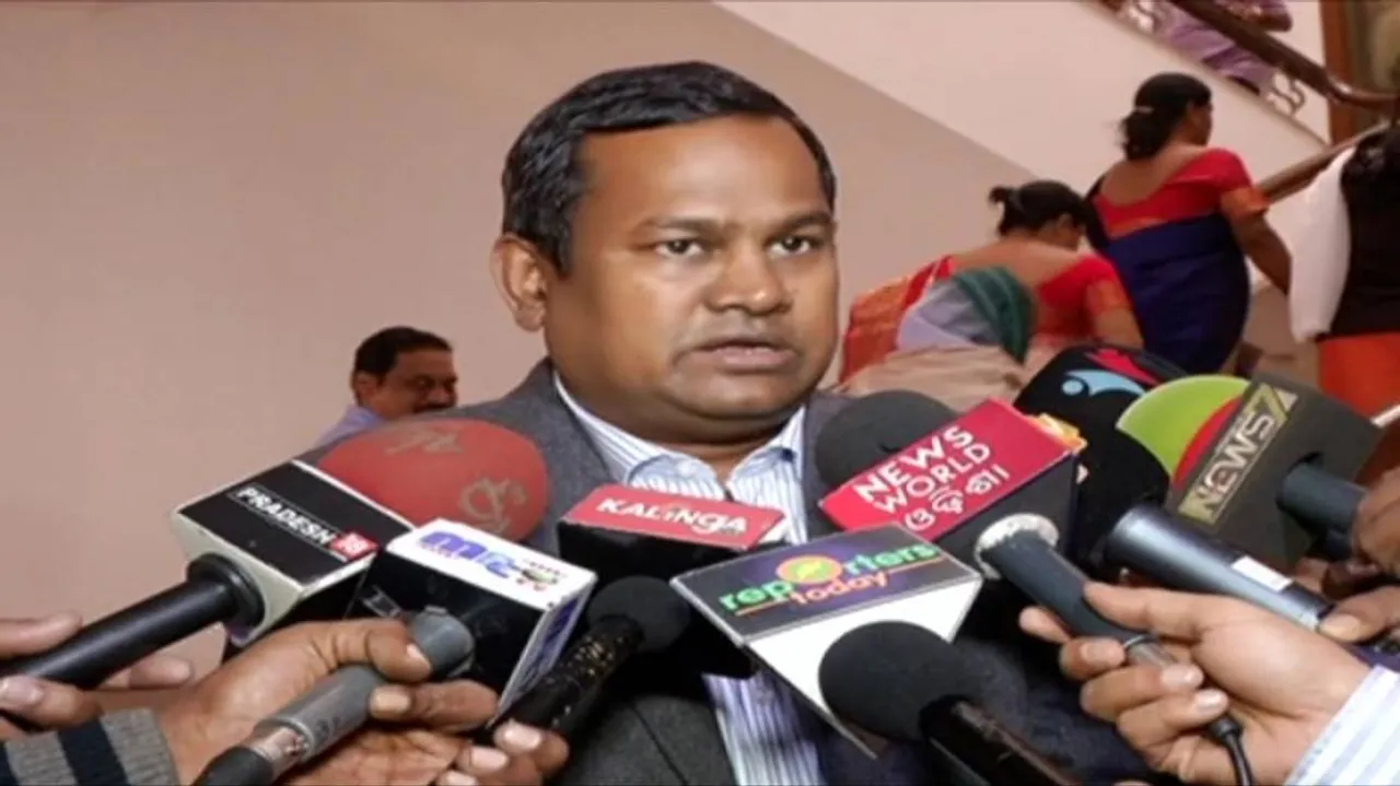 Chicken died due to cold in Keonjhar; bird flu in Rourkela, says secy
