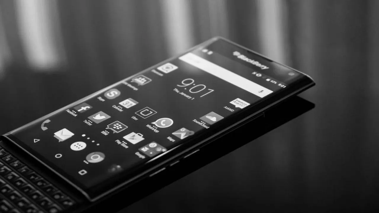 BlackBerry, TCL sign smartphone software, brand licensing deal