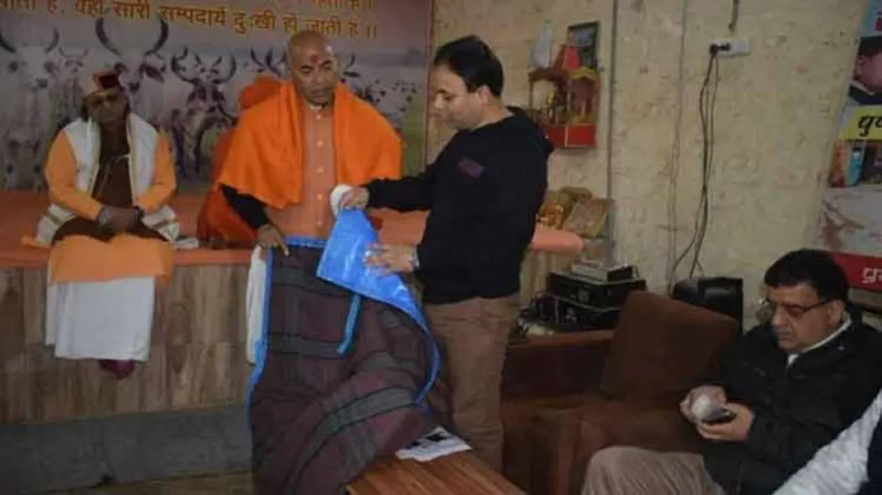 Gwalior: Give 10 Blankets To Shivering Cows For A Gun License!