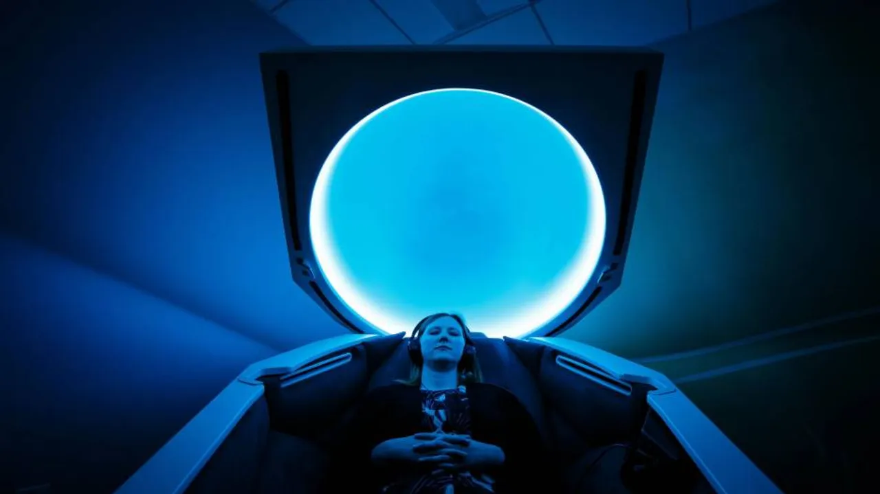 Blue lighting may help you reduce stress: Study