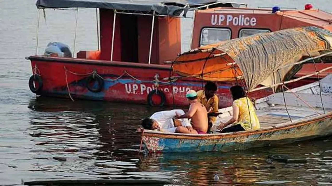 Boat carrying 11 devotees capsizes near Sangam