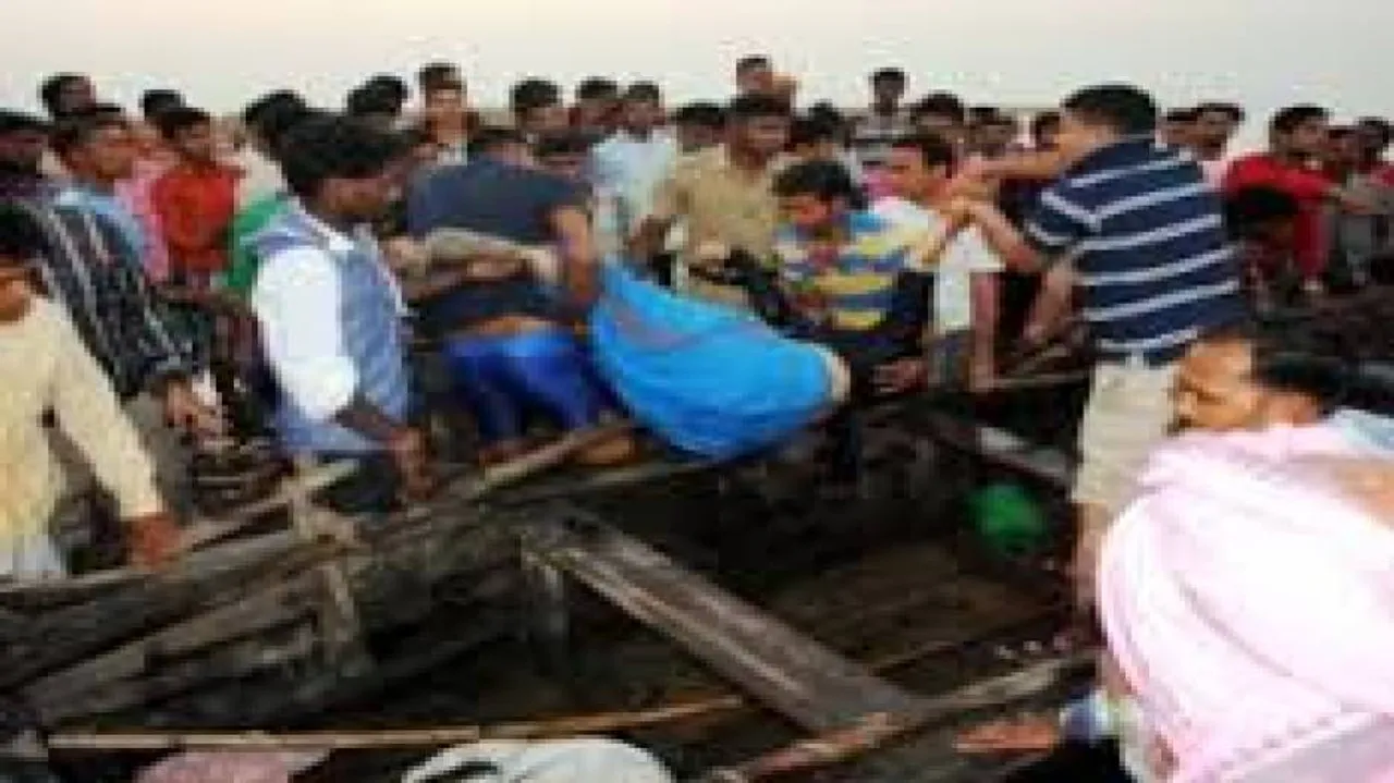 Scuba divers hunt for nine persons missing after boat capsize