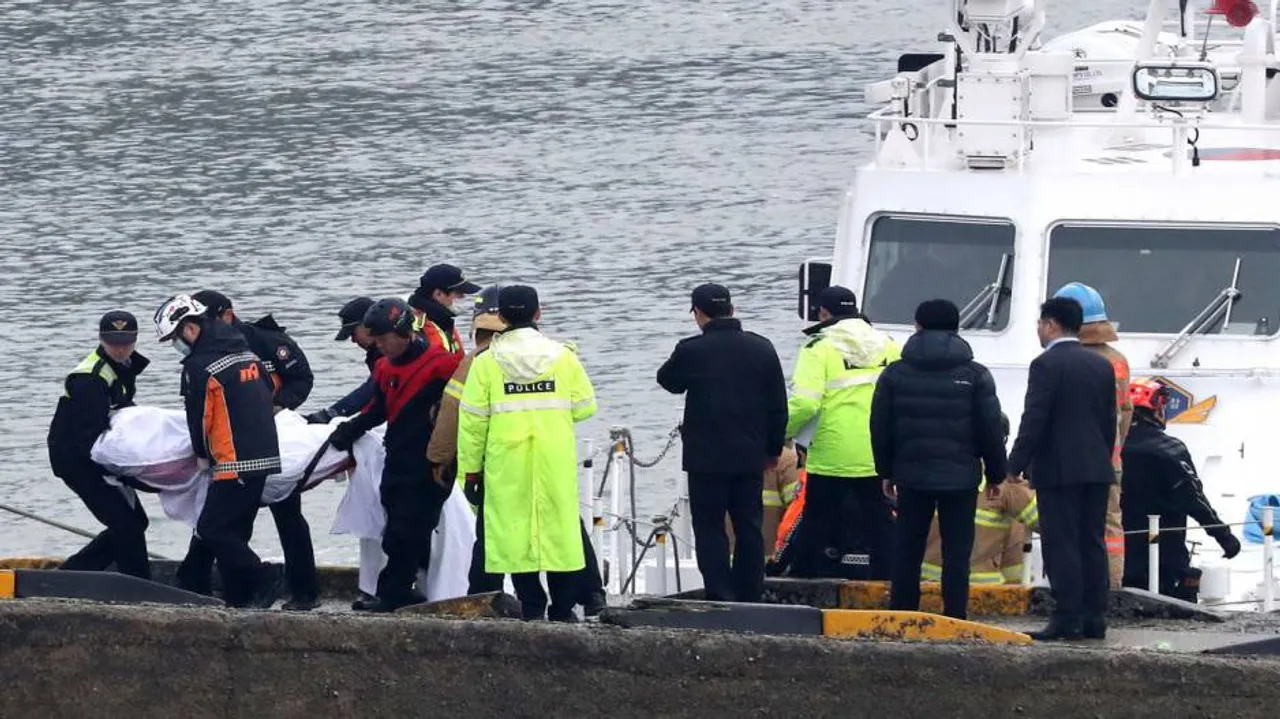 7 killed in S.Korea boat capsize