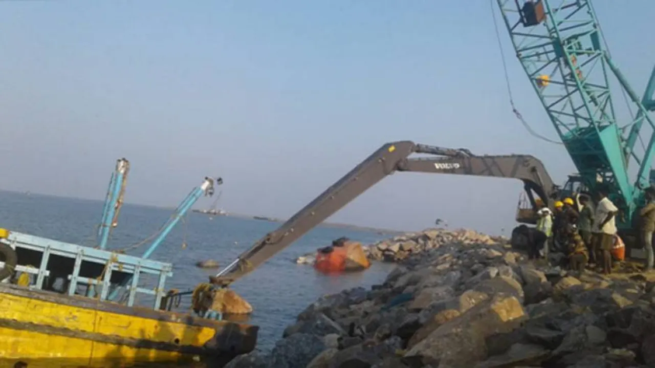 Amid Titli threat, Gopalpur Port team saves lives of Andhra fishermen