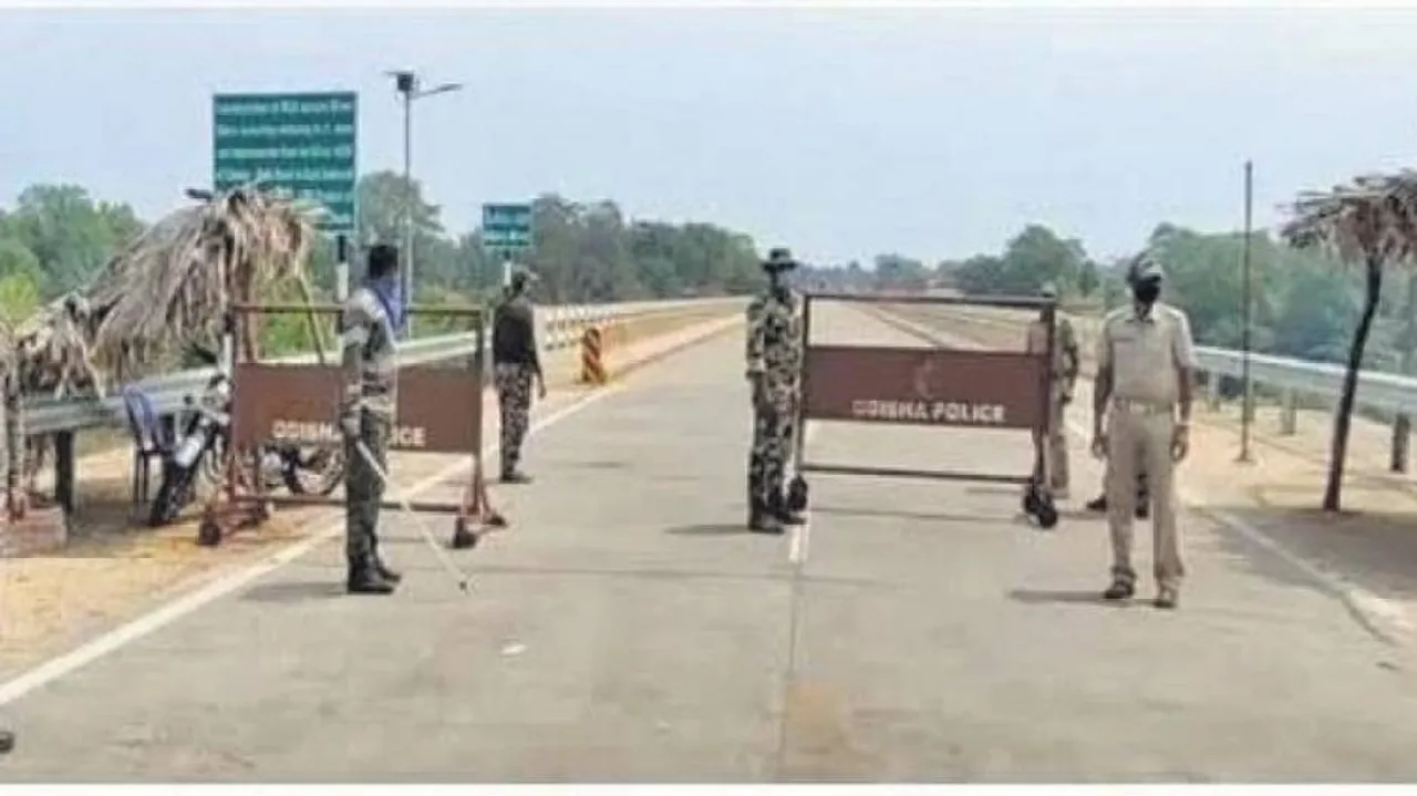 Teachers Engaged In Vehicular Traffic Management On Border In Odisha