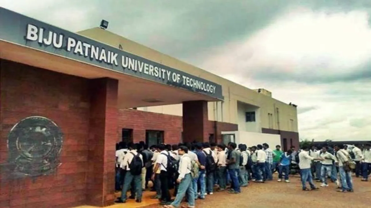 BPUT Students stage demonstration in Cuttack