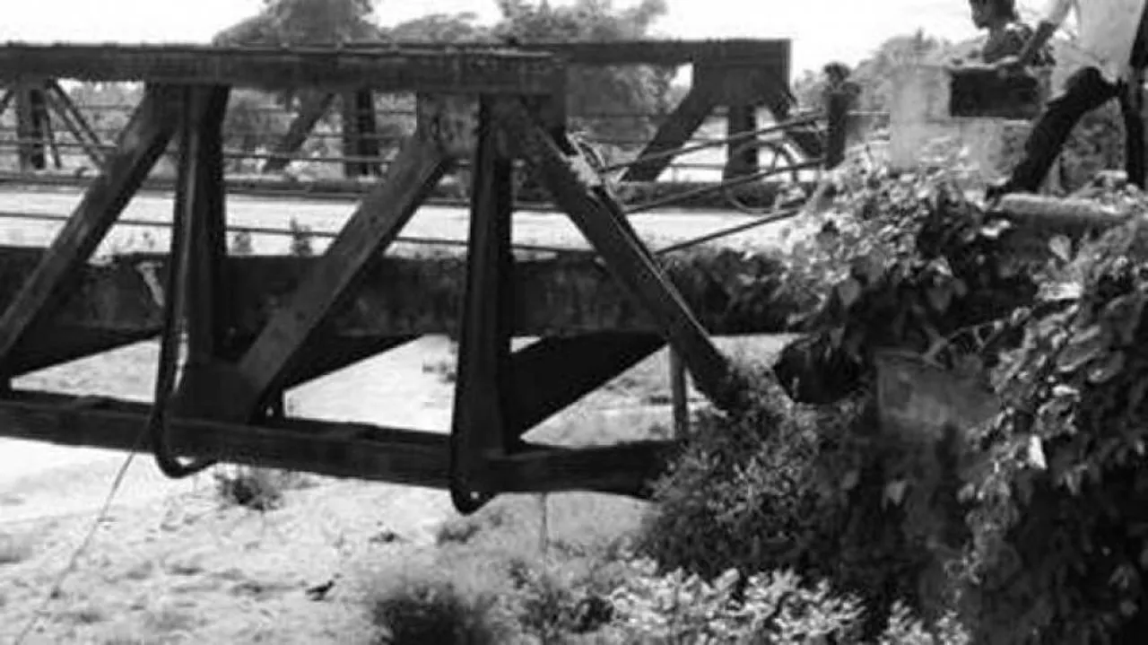 Iron bridge develops crack in Berhampur