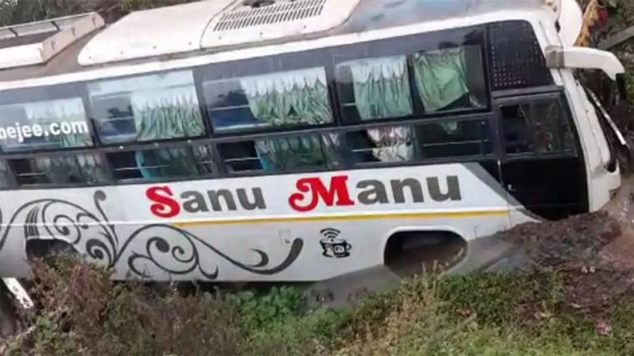 11 Injured As Bus Overturns In Bhadrak