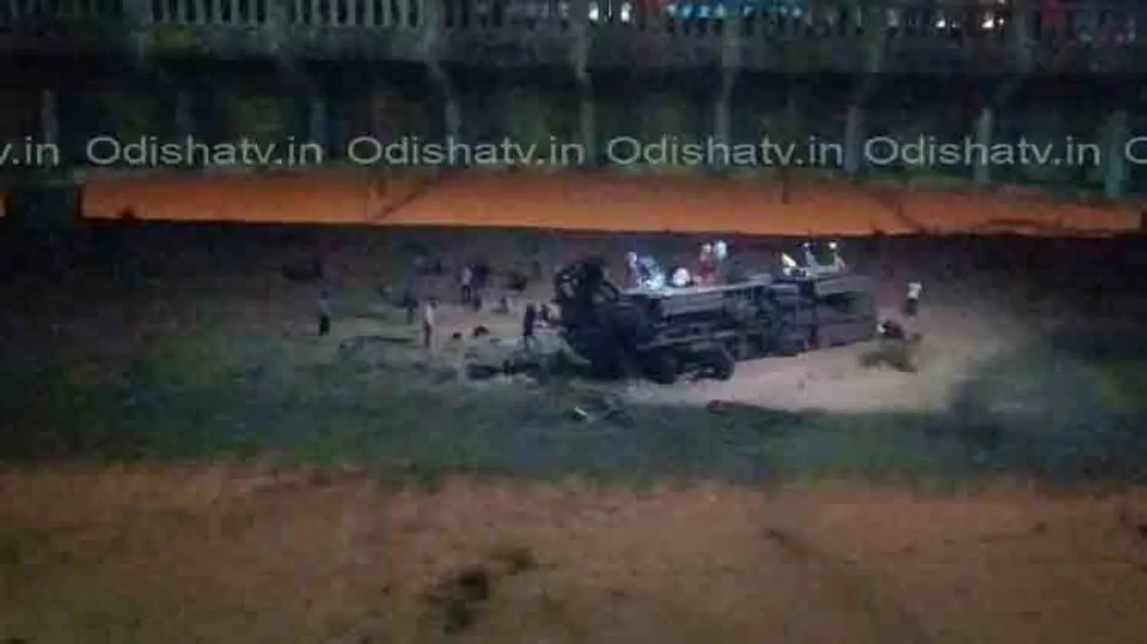 Bus falls off bridge over Mahanadi River; 10 dead, 50 injured