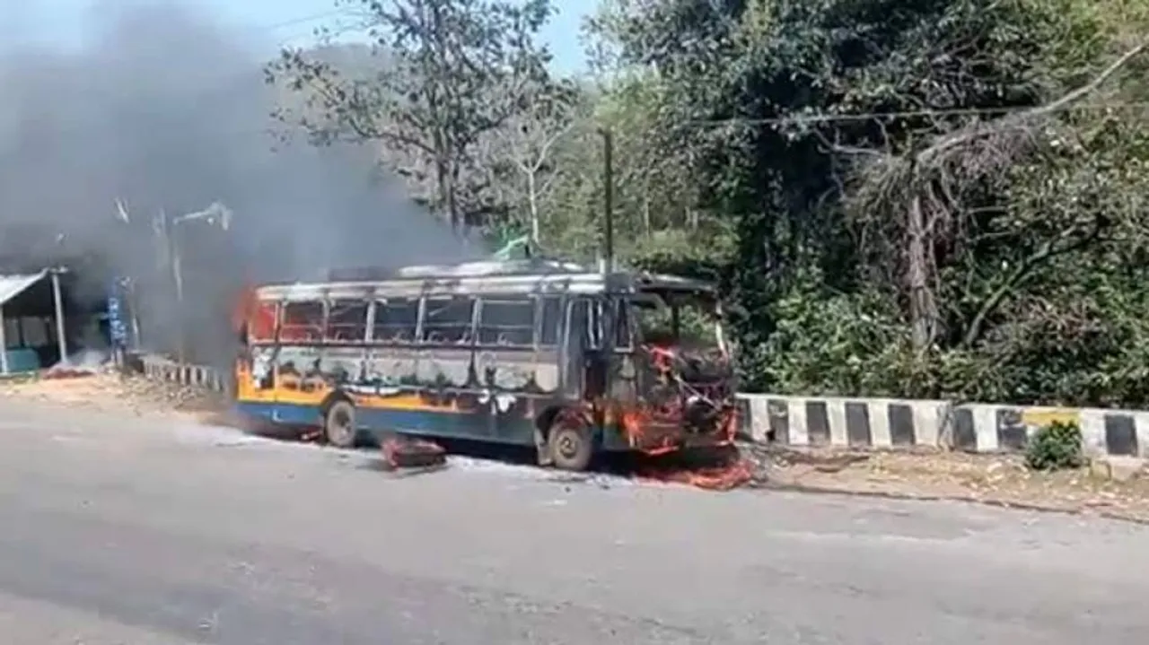 Narrow escape for 50 passengers as bus catches fire in Bangriposi