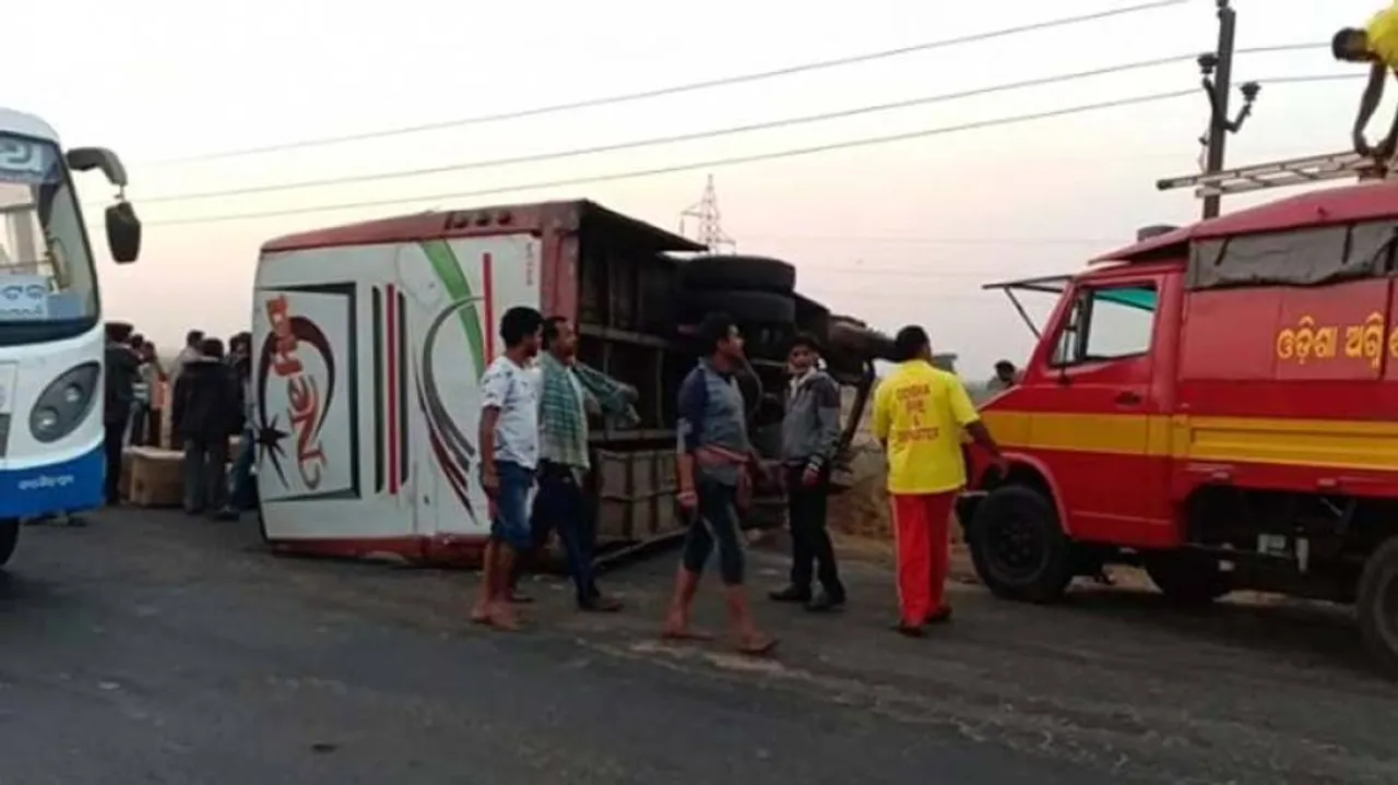 Two killed, several injured as bus overturns near Choudwar