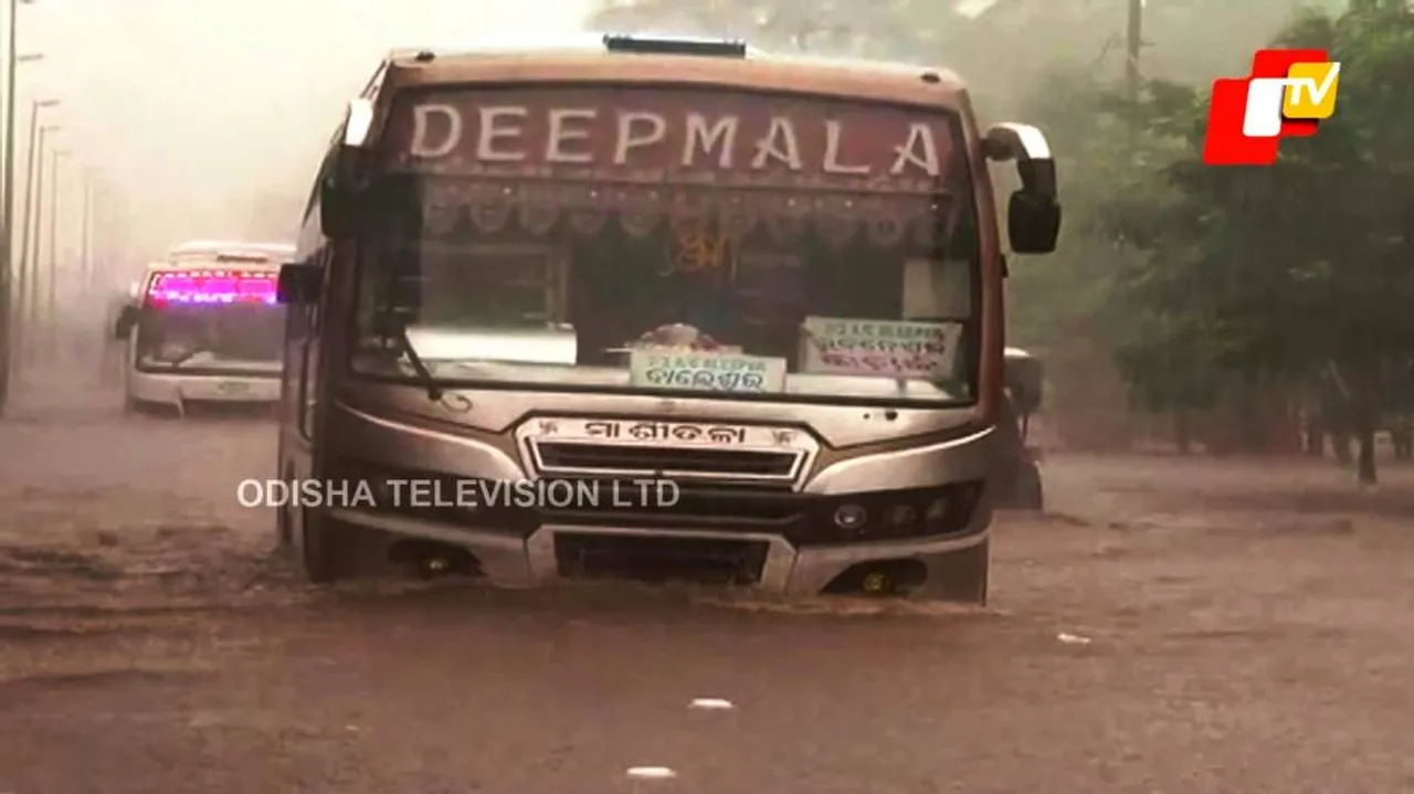Twin city denizens battle flooded roads, houses