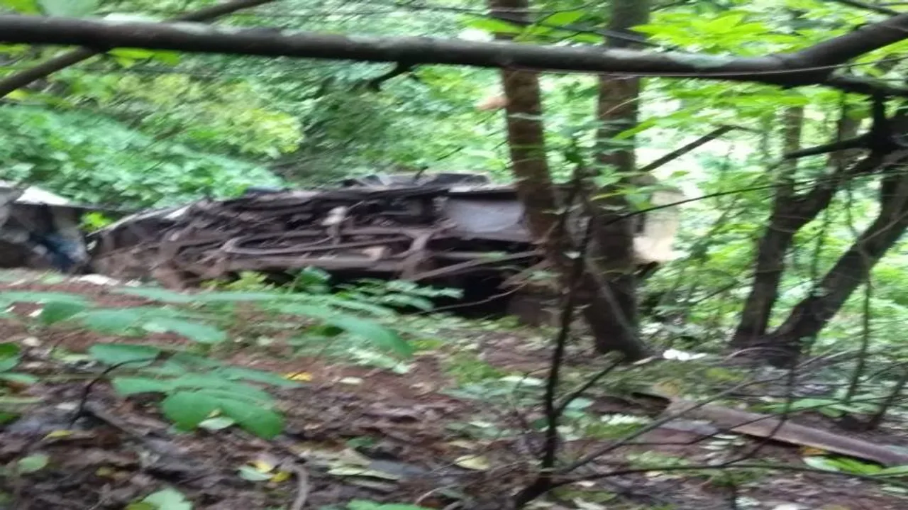 30 feared killed as bus falls into Maharashtra ravine