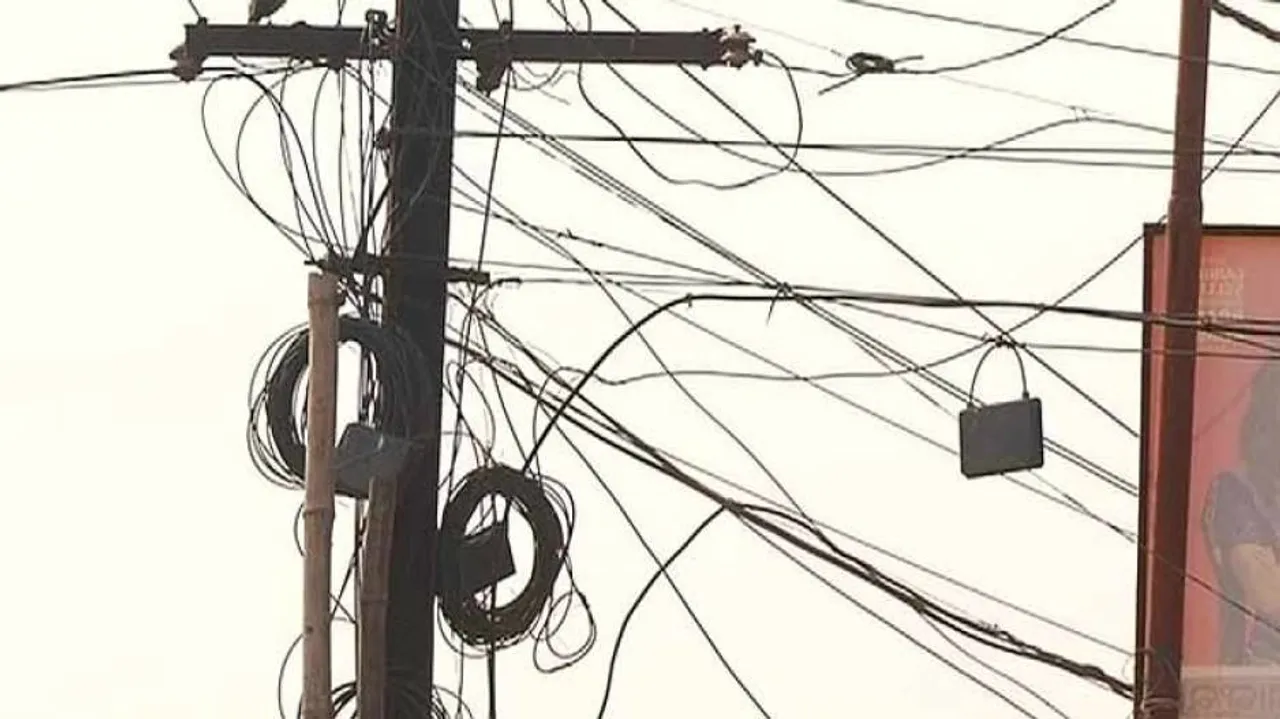 Are wires of Eastern Media Digital webbing around electric poles legally?