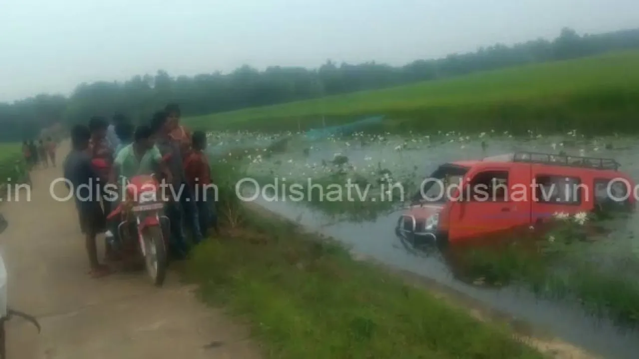 7 students, 1 teacher injured as school van overturns