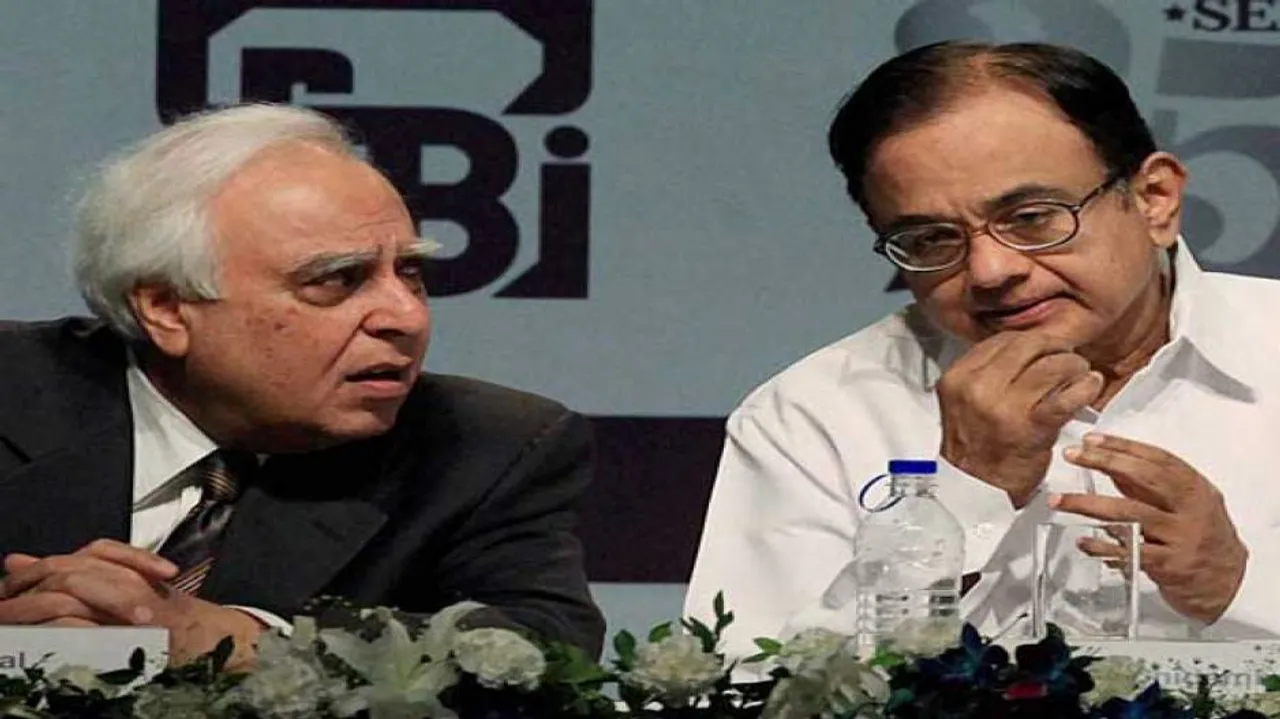 Chidambaram, Sibal attack Modi government over Kashmir