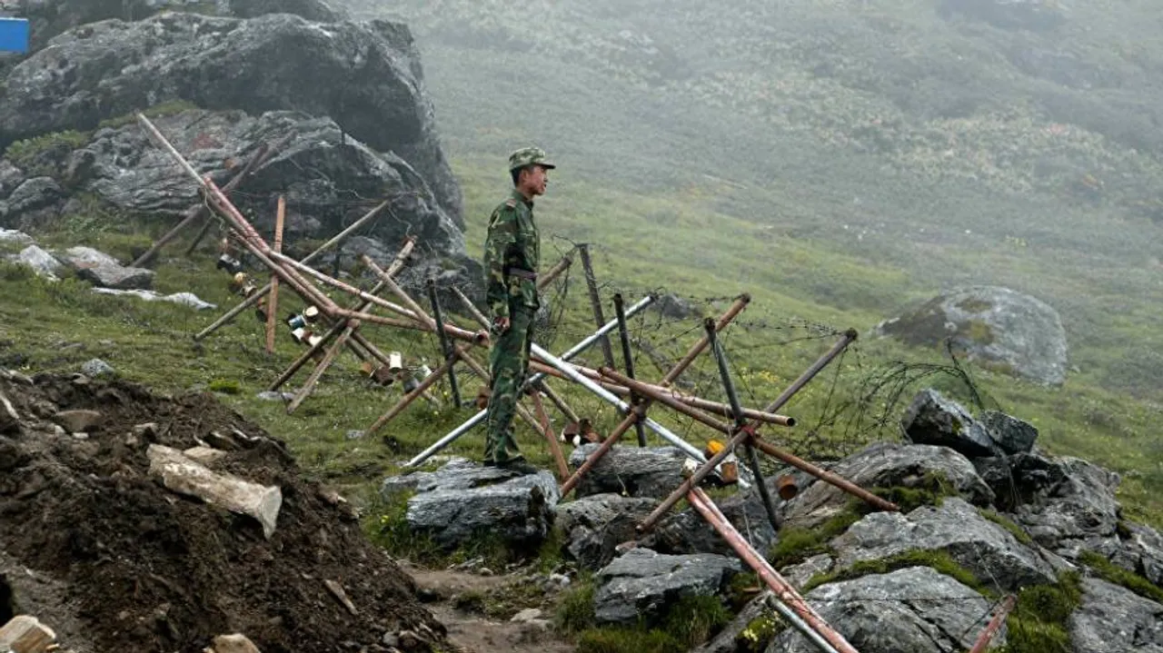 China beefs up security on border with India