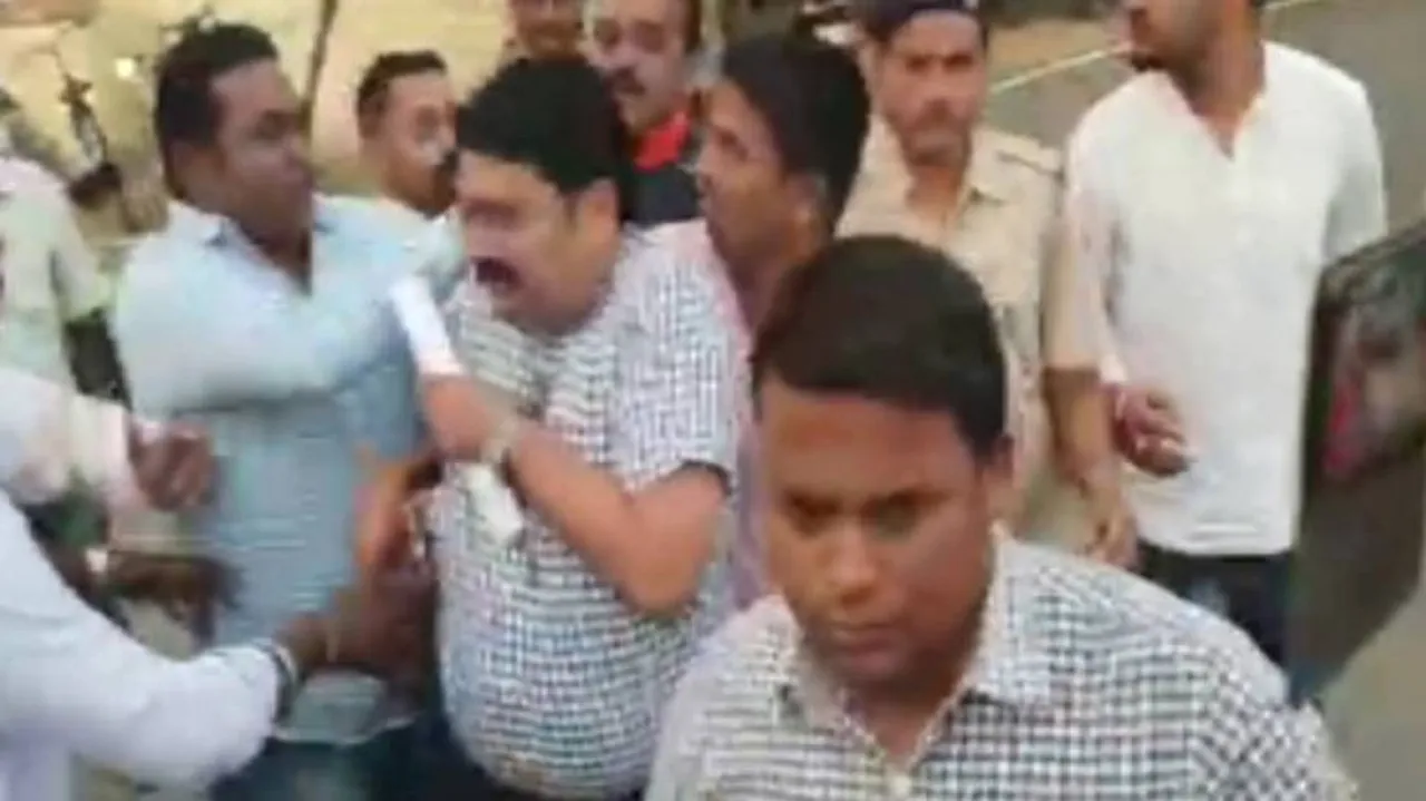 Arrested chit fund company MD manhandled outside court