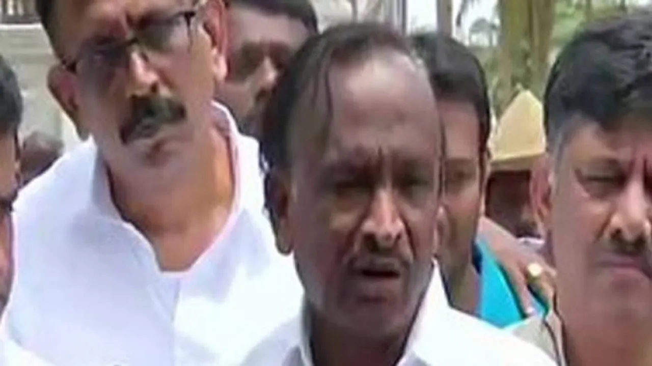 Karnataka Congress rebel makes U-turn, flies off to Mumbai