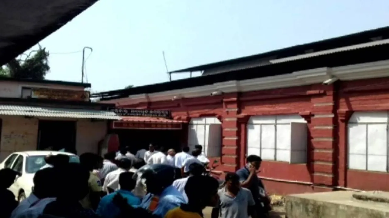 Woman hacked to death by husband on court premises