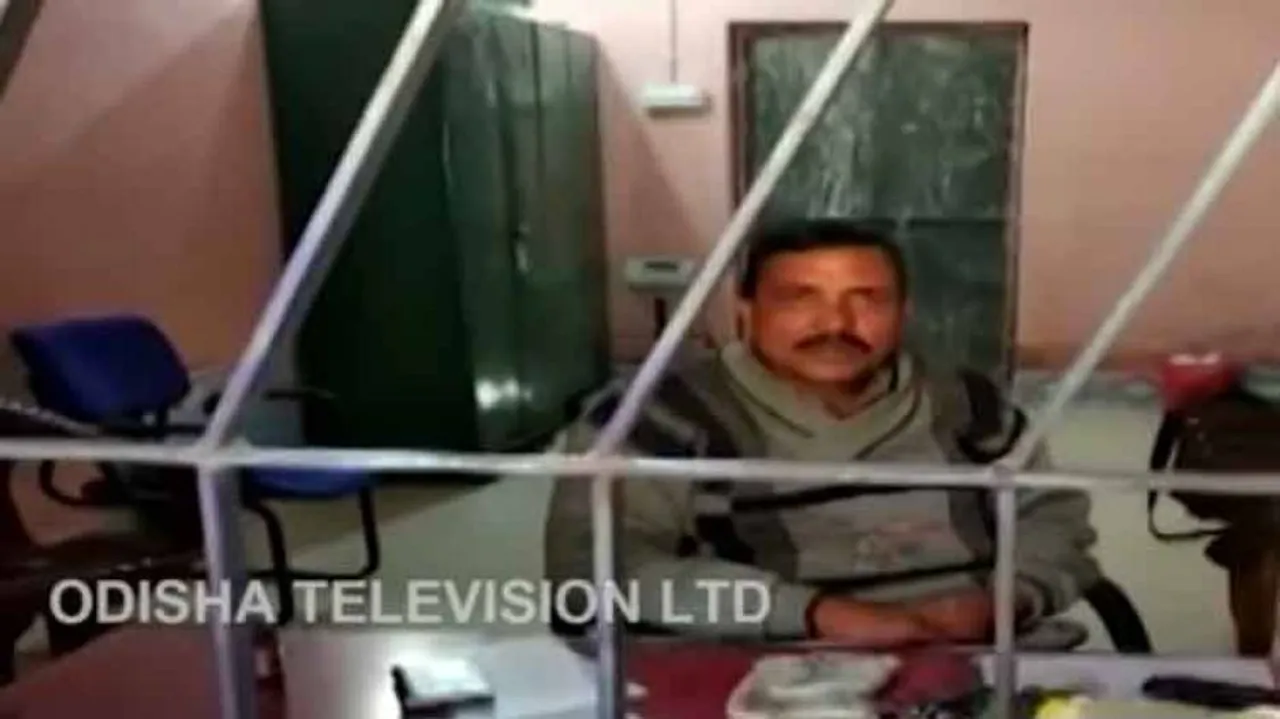 Villagers lock up government official for misbehaving with woman