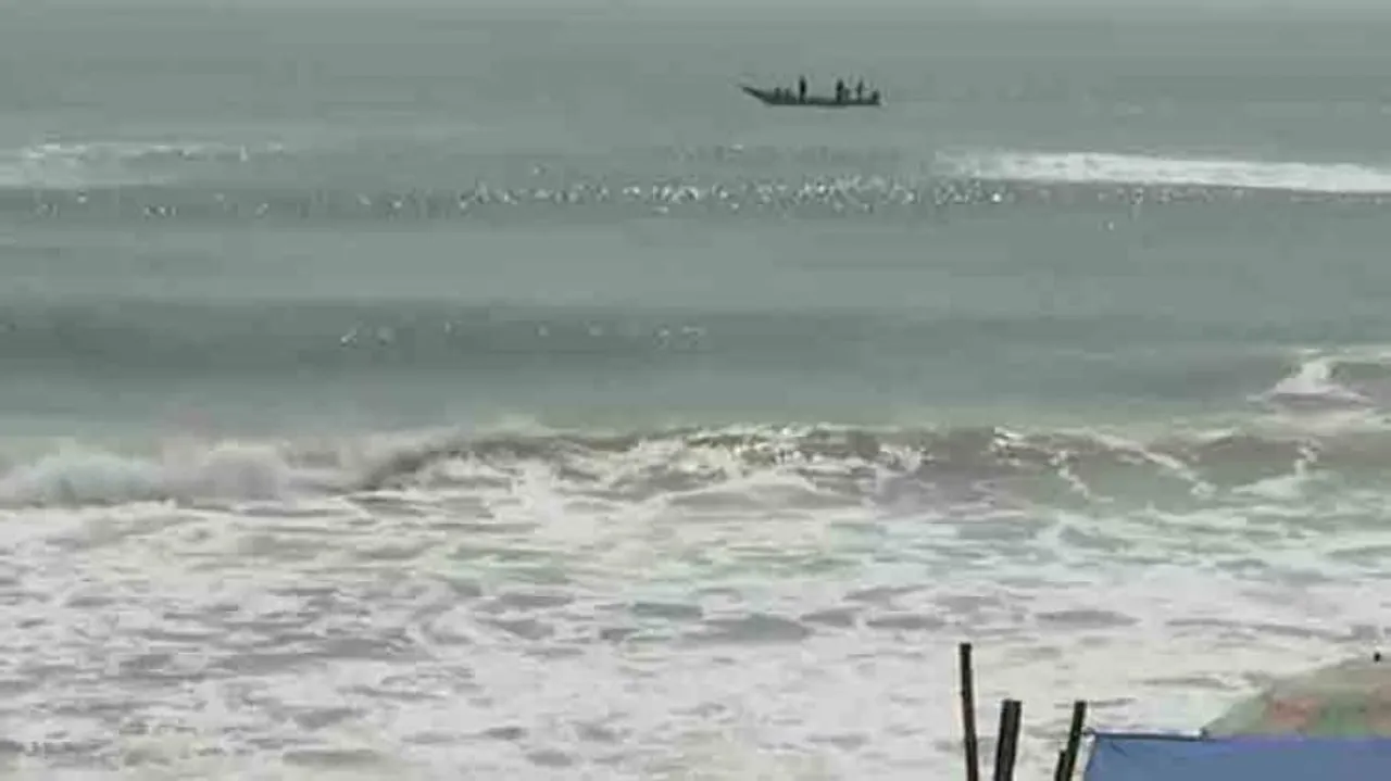 Cyclone ‘Titli’ to wreak havoc in Odisha-Andhra coast in 24 hours