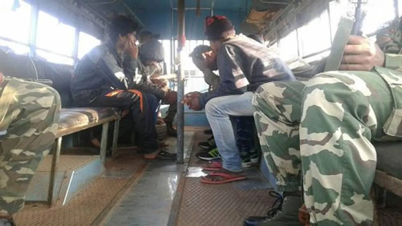 7 dacoits detained by locals; handed over to police