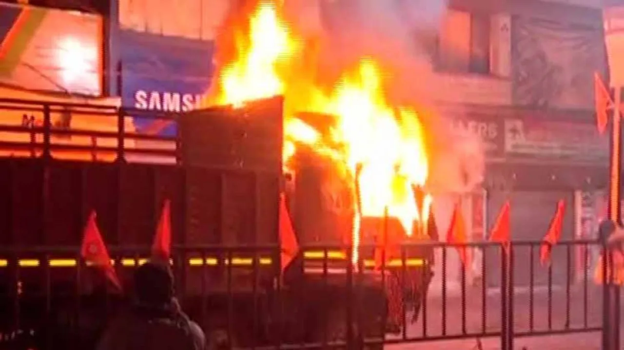 Road mishap: Mob sets two trucks on fire in Bolangir
