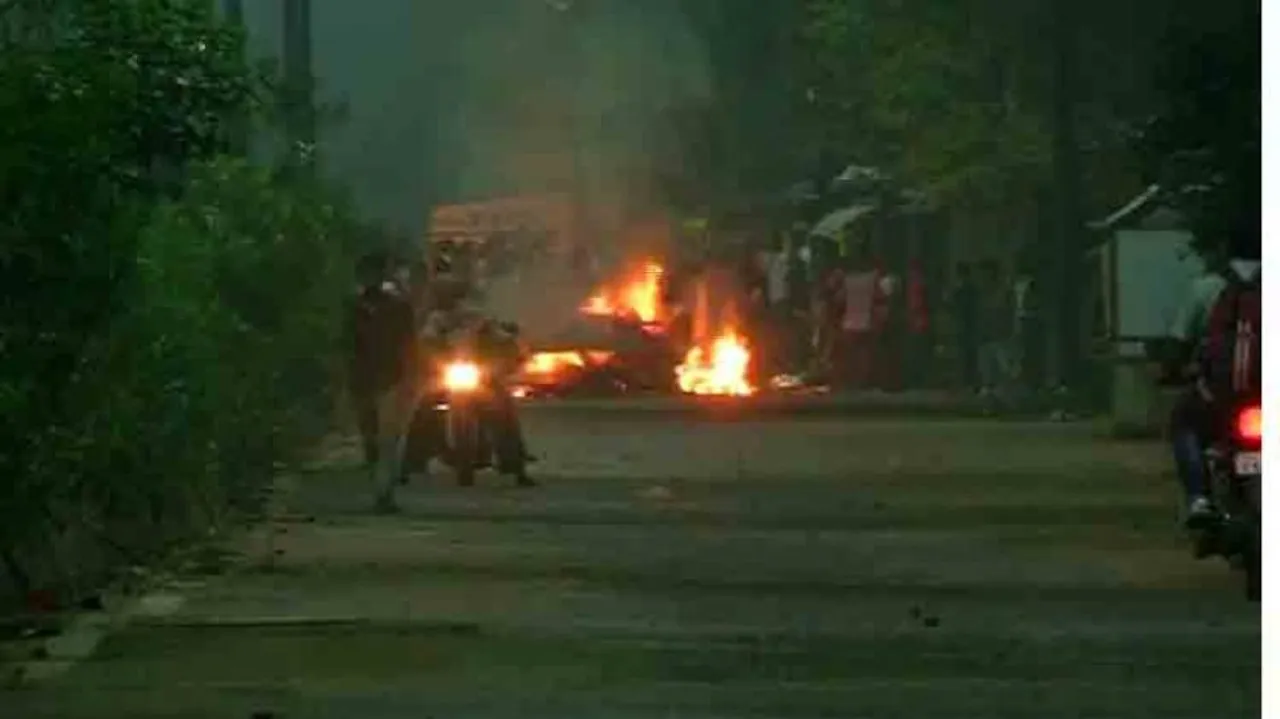Violent group clash breaks out in Bhubaneswar; police conduct flag march  