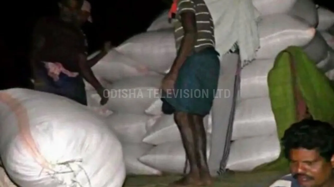 Cyclone Threat To Odisha - Farmers In Gajapati Sell Paddy To Andhra At Low Price