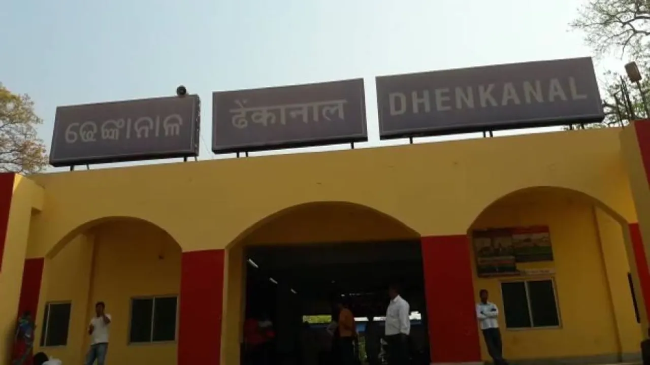 Station manager crushed under goods train