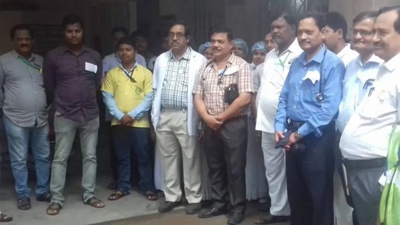 'Please Suspend Me': Doctors At Bargarh DHH Stage Unique Protest Opposing ADMO's Suspension