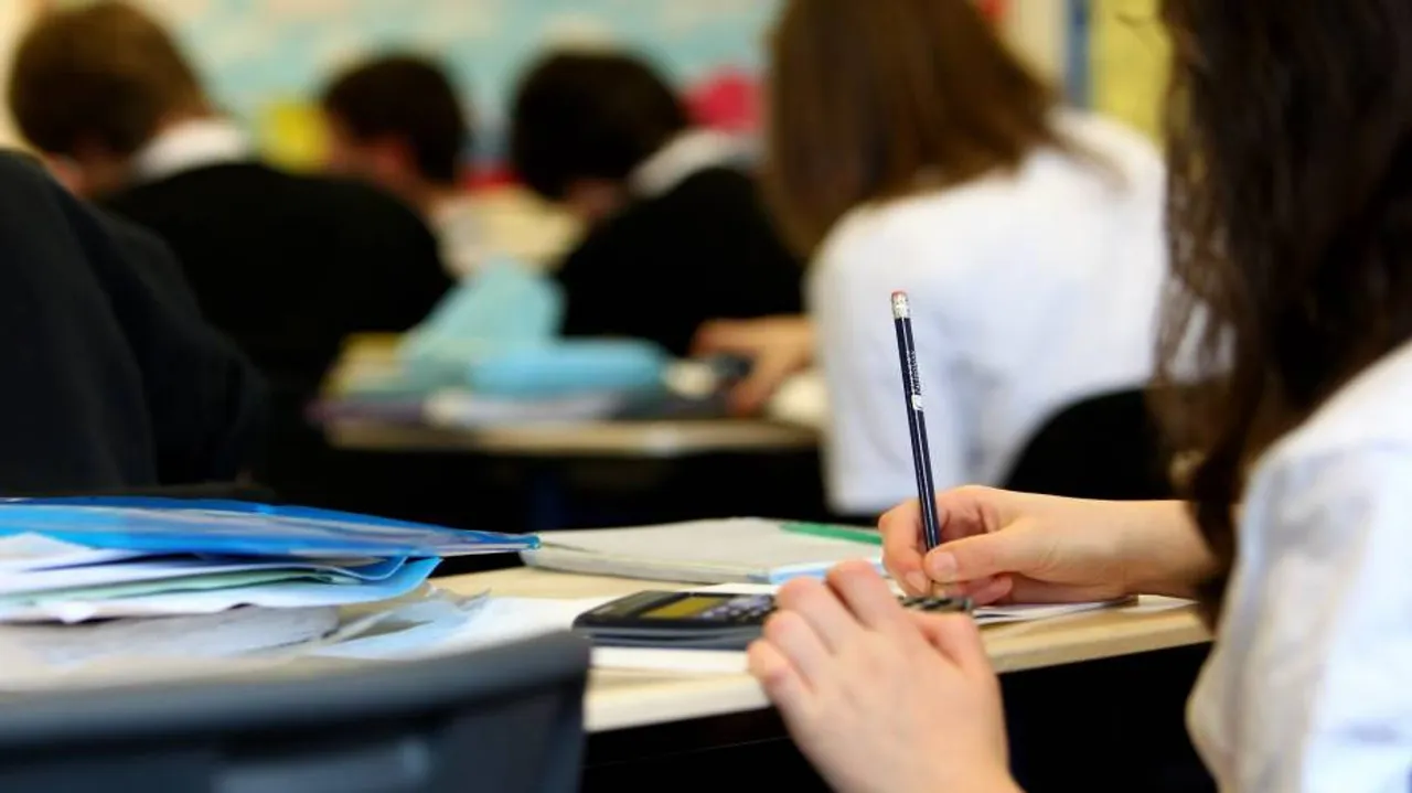 Education not diminishing IndiaÂ’s preference for boys