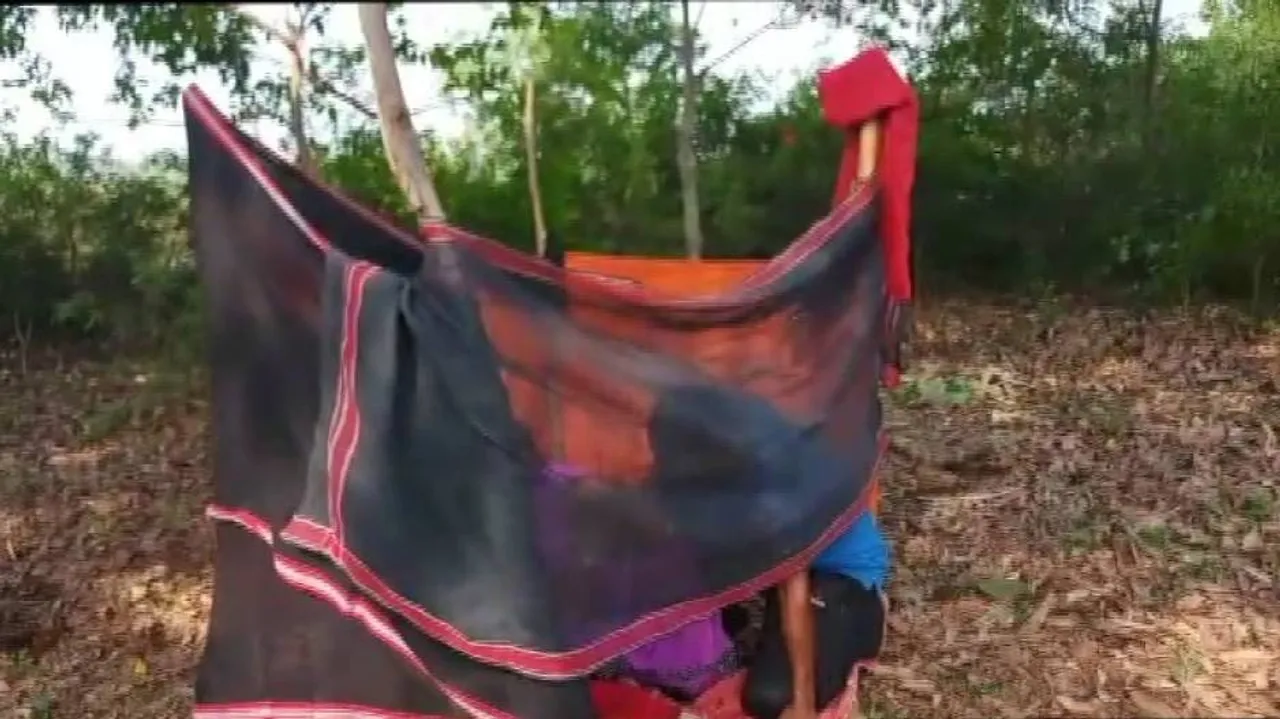 Ambulance failure: Woman delivers baby on roadside