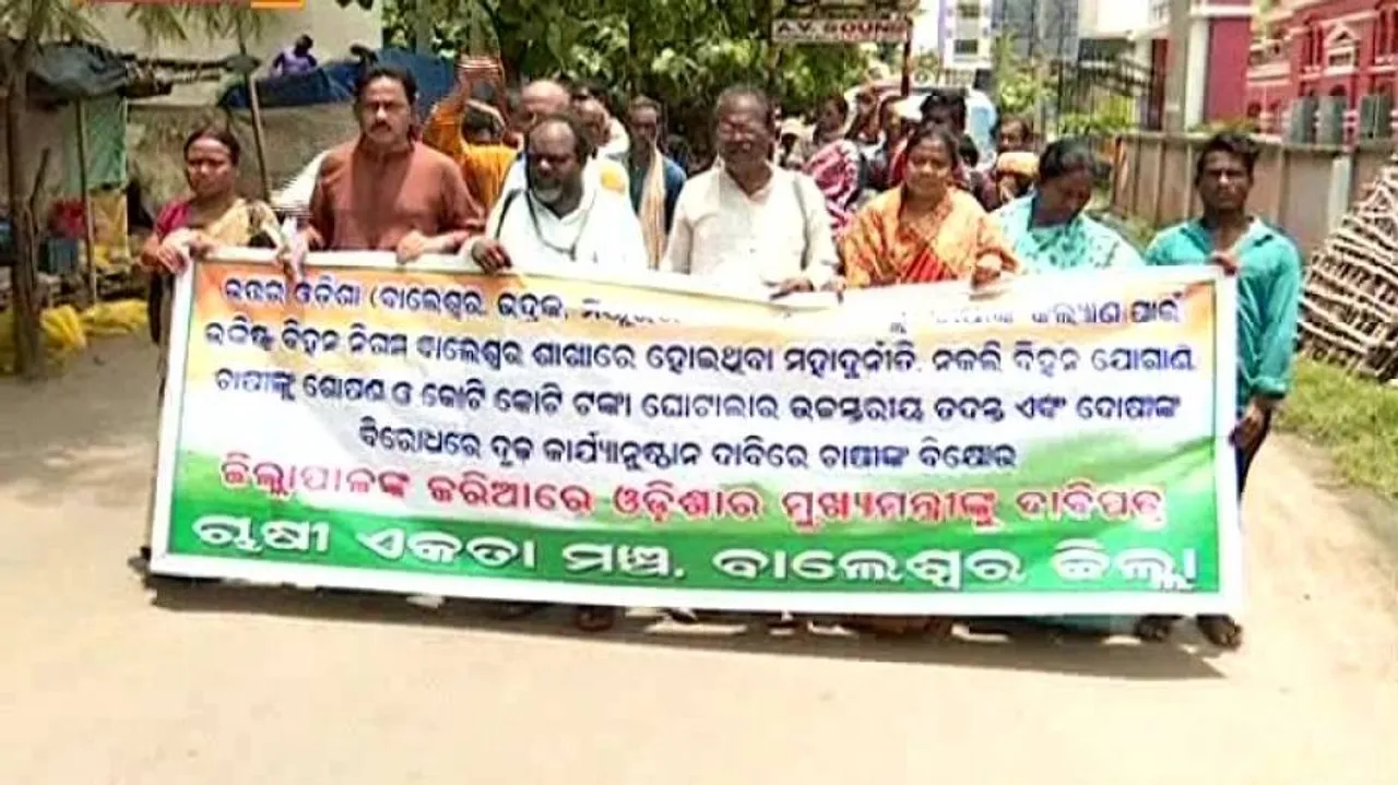 Farmers hit streets demanding probe into seed supply irregularities