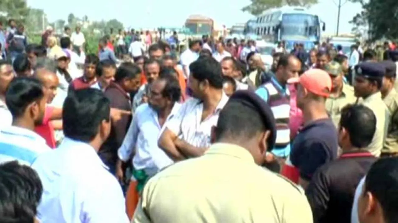 Odisha Police stops agitating farmers on way to mega rally