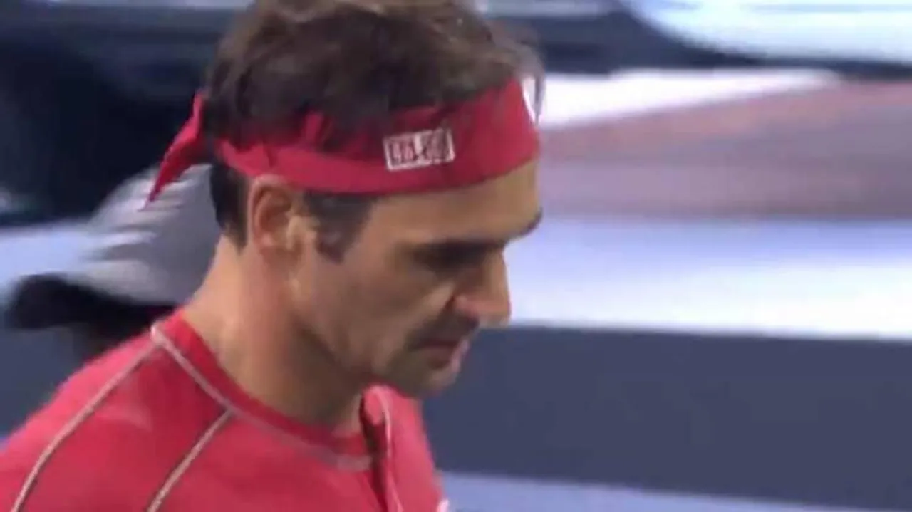 Alexander Zverev knocks out Federer in Shanghai Masters quarterfinals