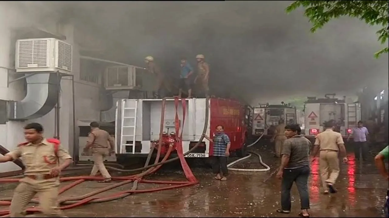 Fire engulfs Biscuit factory in Patia, blaze still not under control